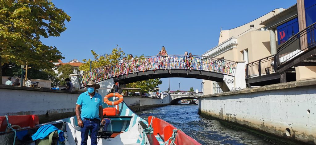 Scenic Itinerary - Take a ride on a moliceiro boat