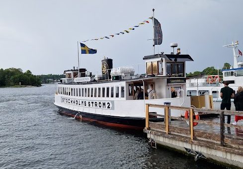Ferry to Fjäderholmarna